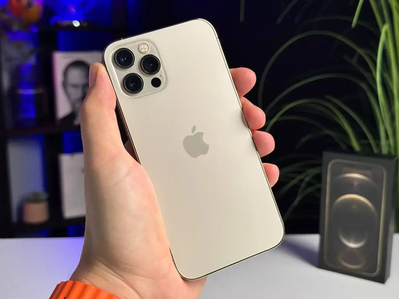 ВЖИВАНИЙ Apple iPhone 12 Pro 256GB Gold (MGLV3, MGMR3) - Стан: гарний | Акумулятор: 100% | Комплектація: коробка | Гарантія: 1 міс.