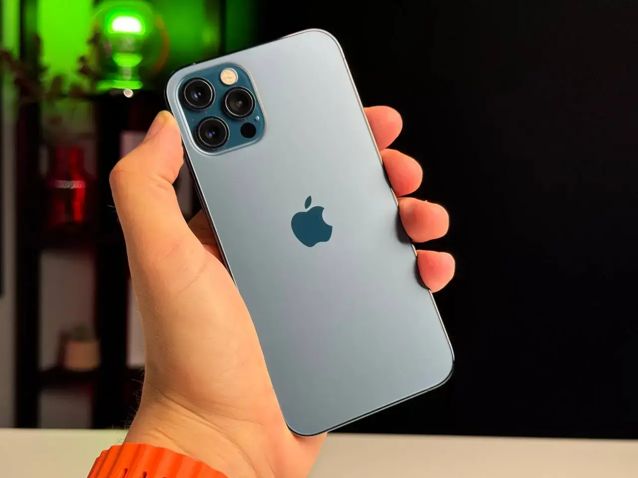 ВЖИВАНИЙ Apple iPhone 12 Pro 256GB Pacific Blue (MGLW3, MGMT3) - Стан: гарний | Акумулятор: 100% | Комплектація: кабель | Гарантія: 1 міс.