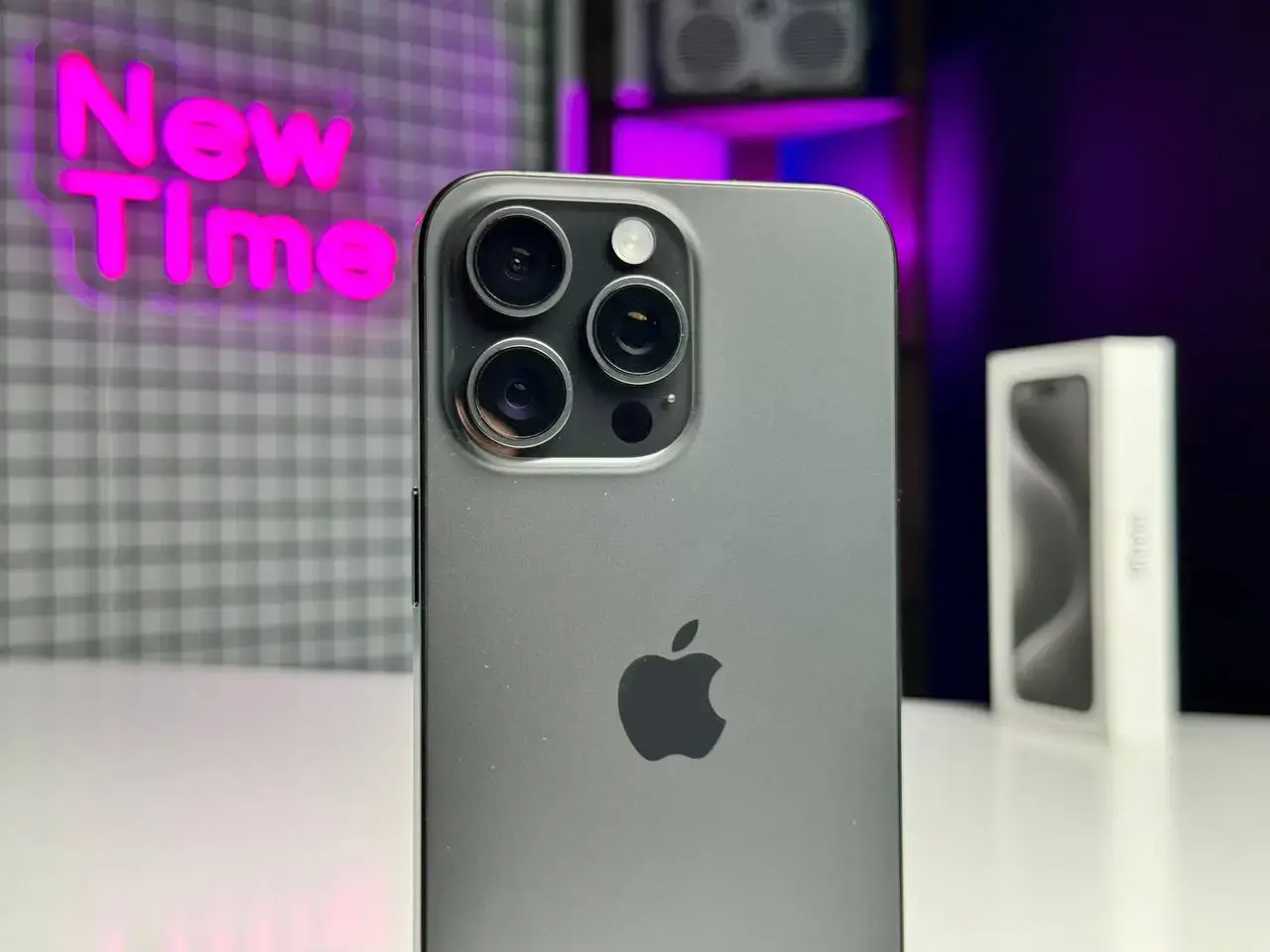 ВЖИВАНИЙ Apple iPhone 15 Pro Max 1TB Black Titanium (MU7G3) - Стан: гарний | Акумулятор: 90% | Комплектація: повний | Гарантія: 1 міс.