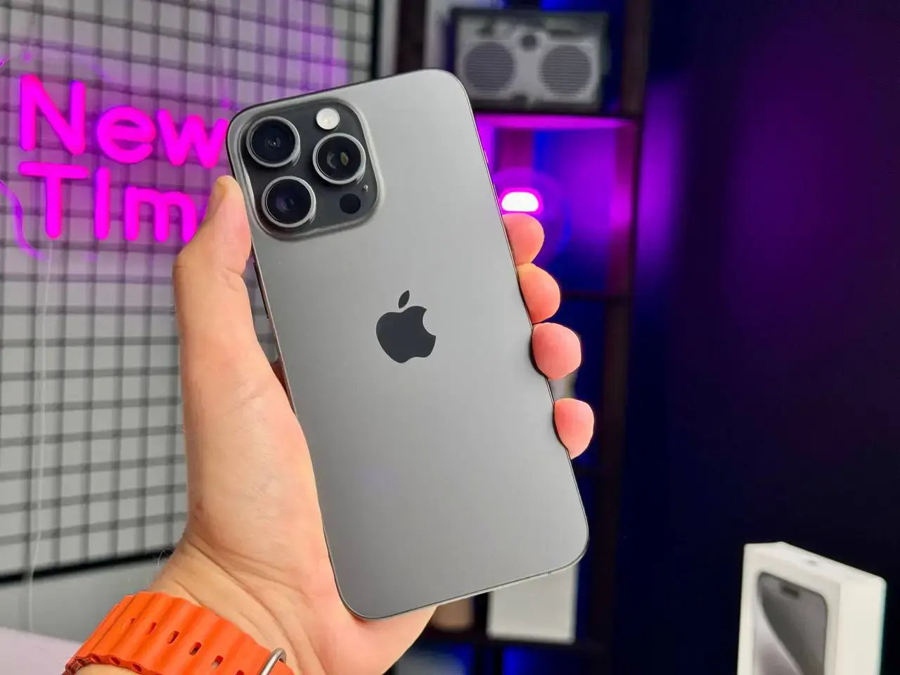 ВЖИВАНИЙ Apple iPhone 15 Pro Max 1TB Black Titanium (MU7G3) - Стан: гарний | Акумулятор: 90% | Комплектація: повний | Гарантія: 1 міс.