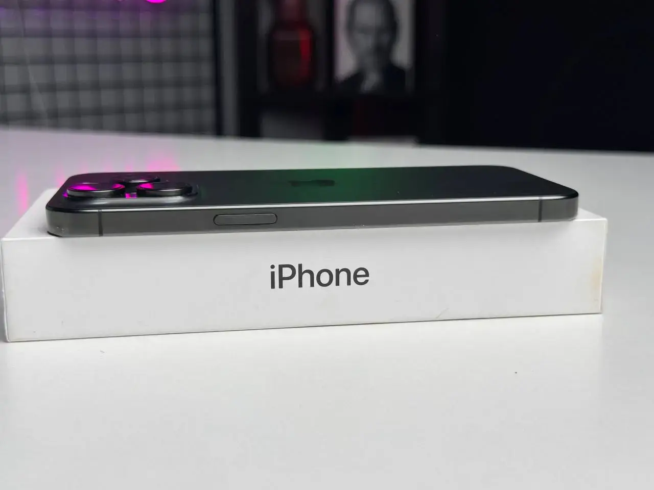 ВЖИВАНИЙ Apple iPhone 15 Pro Max 256GB Black Titanium (MU773) - Стан: гарний | Акумулятор: 90% | Комплектація: повний | Гарантія: 1 міс.