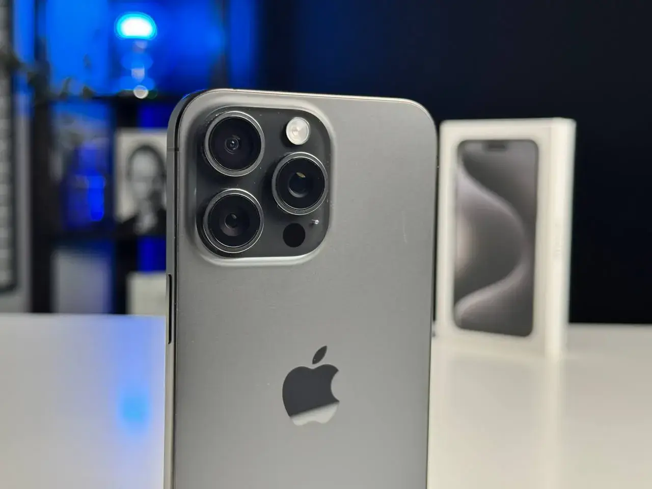 ВЖИВАНИЙ Apple iPhone 15 Pro Max 256GB Black Titanium (MU773) - Стан: гарний | Акумулятор: 92% | Комплектація: повний | Гарантія: 1 міс.