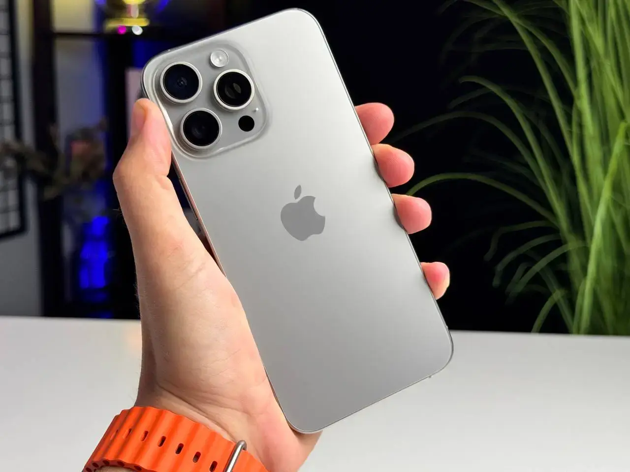 ВЖИВАНИЙ Apple iPhone 15 Pro Max 256GB Natural Titanium eSim (MU683) - Стан: гарний | Акумулятор: 88% | Комплектація: коробка | Гарантія: 1 міс.