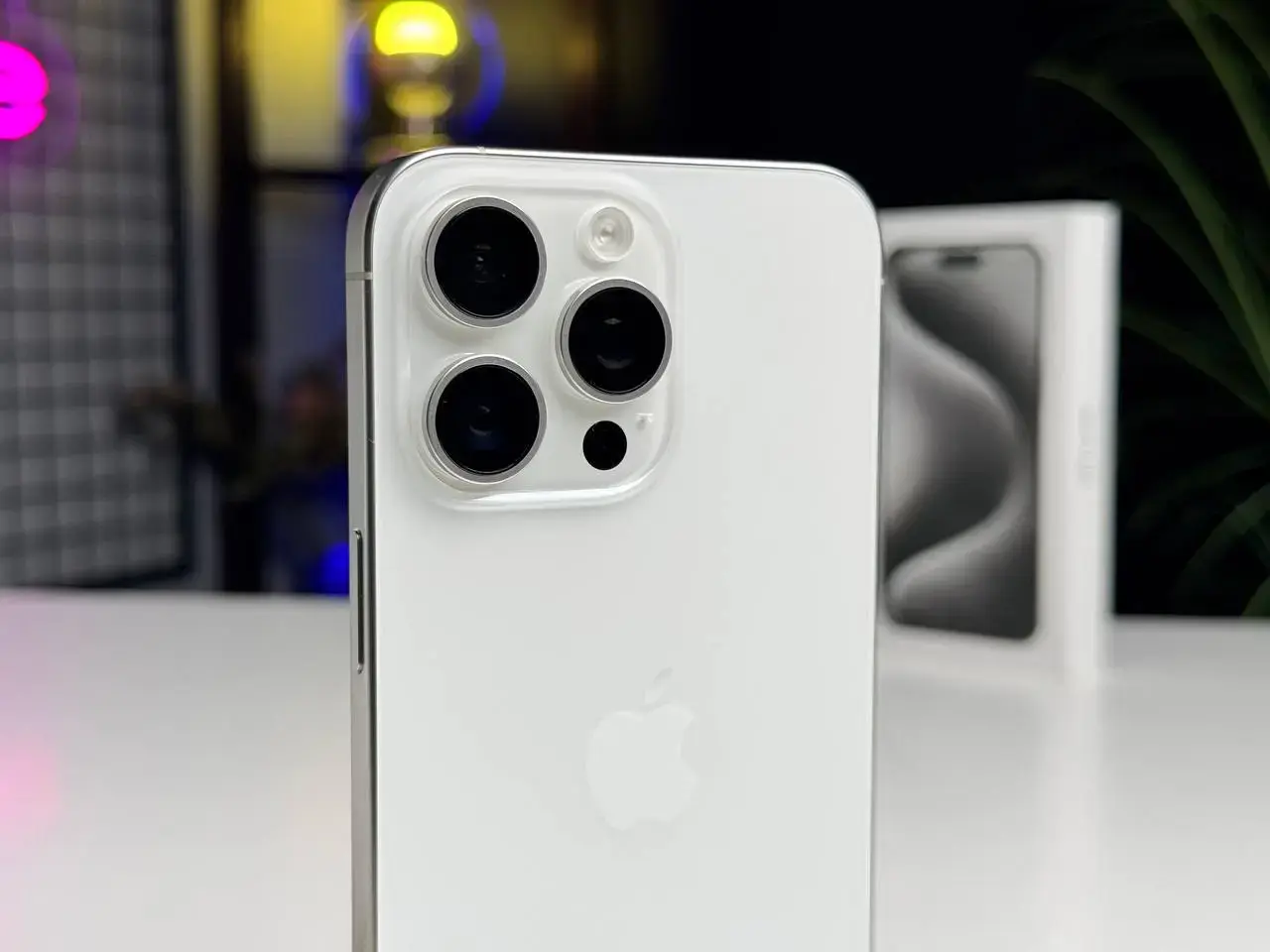 ВЖИВАНИЙ Apple iPhone 15 Pro Max 512GB White Titanium (MU7D3) - Стан: ідеальний | Акумулятор: 97% | Комплектація: повний | Гарантія: 1 міс.