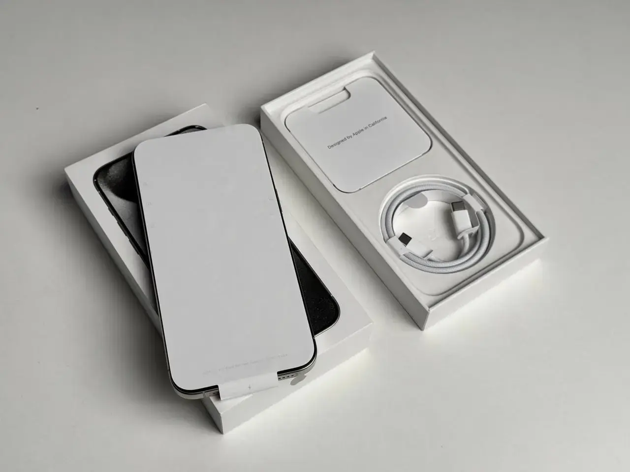 ВЖИВАНИЙ Apple iPhone 15 Pro Max 512GB White Titanium (MU7D3) - Стан: ідеальний | Акумулятор: 97% | Комплектація: повний | Гарантія: 1 міс.