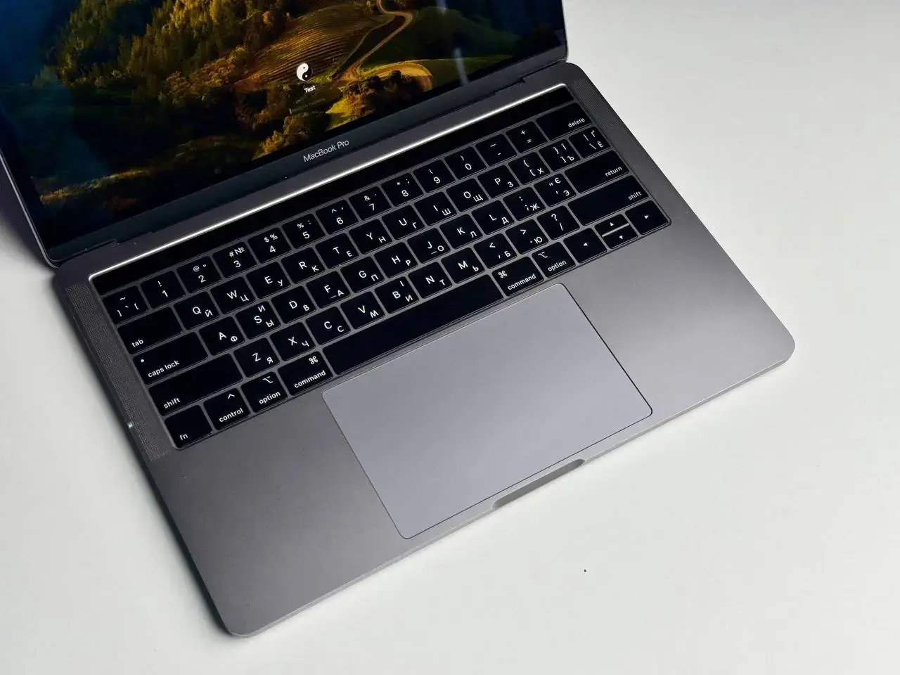 Б/У MacBook Pro 13" Space Gray (MR9R2) 2018 - Состояние: удовлетворительный | Комплектация: кабель | Гарантія: 1 мес.