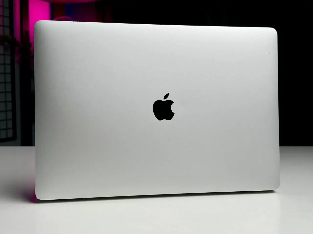 ВЖИВАНИЙ MacBook Pro 15" Silver (MPTU2) 2017 - Стан: задовільний | Акумулятор: 100% | Комплект: блок живлення, кабель | Гарантія: 1 міс.