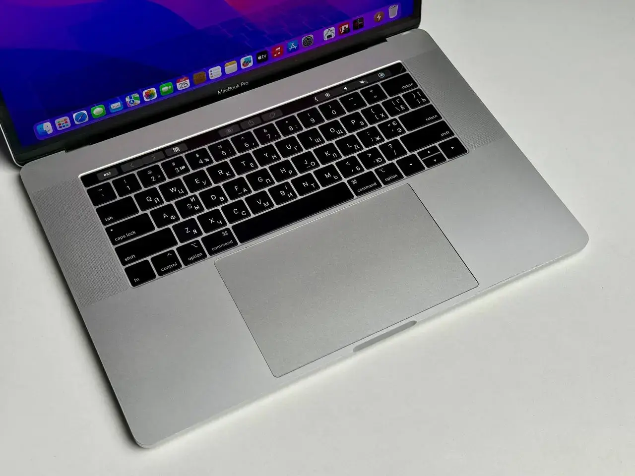 ВЖИВАНИЙ MacBook Pro 15" Silver (MPTU2) 2017 - Стан: задовільний | Акумулятор: 100% | Комплект: блок живлення, кабель | Гарантія: 1 міс.