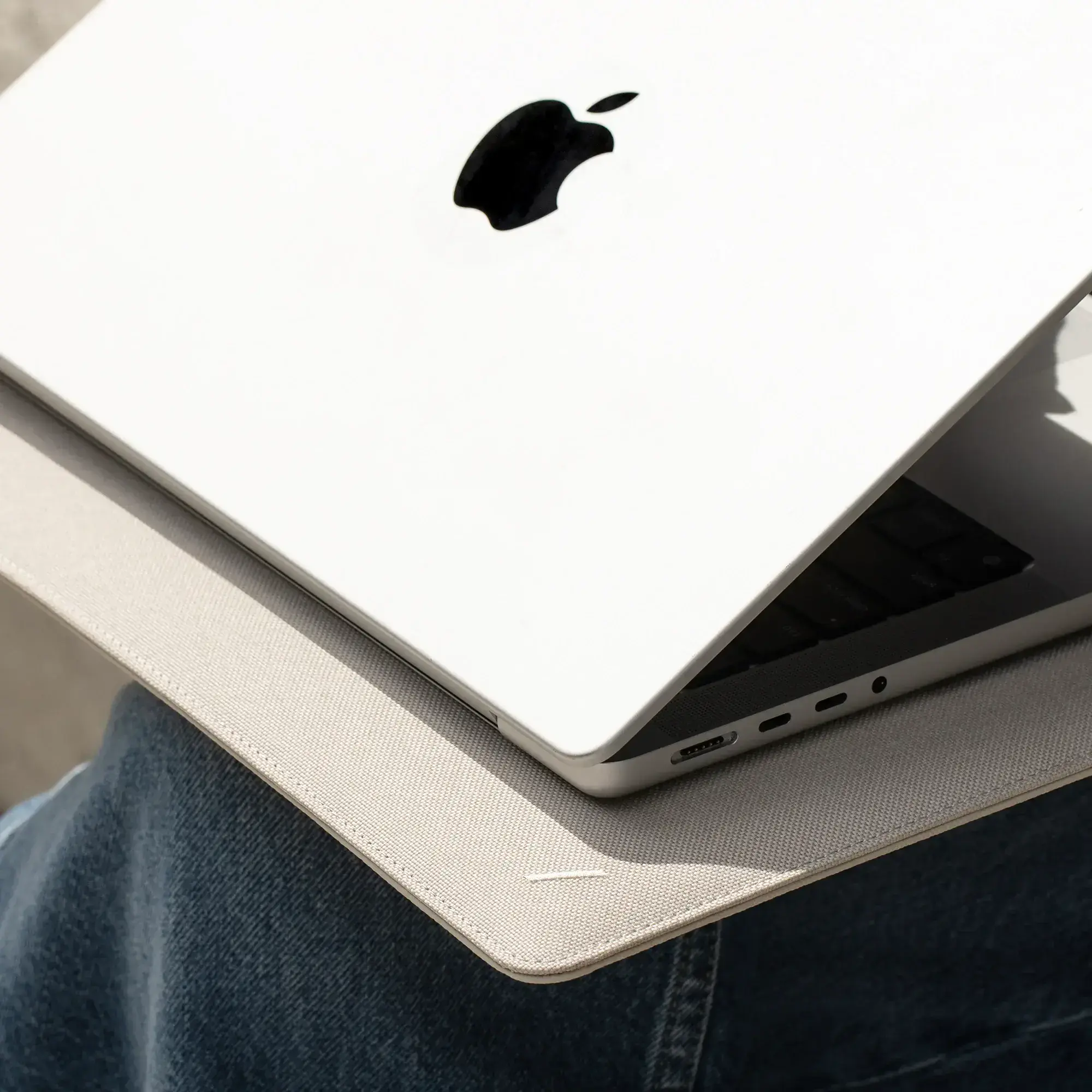 Чохол Native Union Stow Slim Sleeve Case Sandstone for MacBook Pro 14"/MacBook Air 13" (STOW-MBS-SAN-14)
