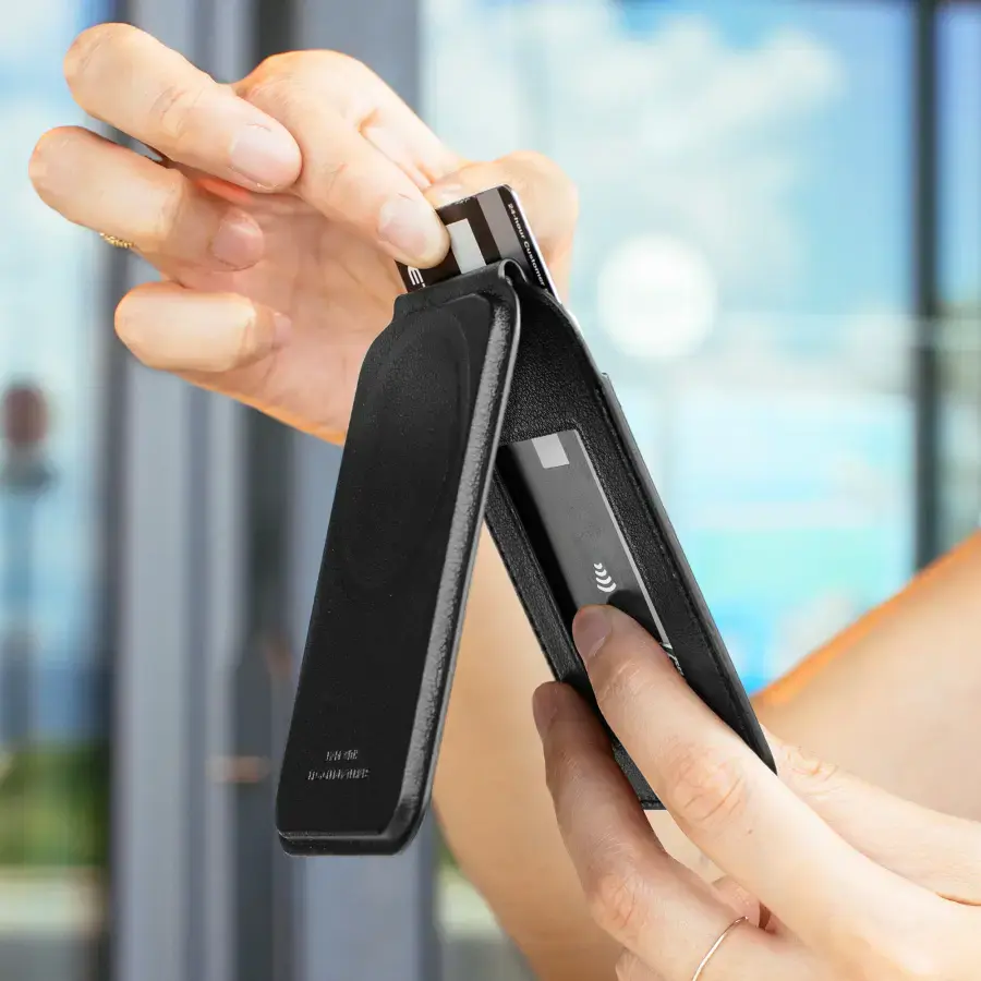 Гаманець для карток з підставкою для телефона Native Union Active Wallet Stand Magnetic Black (ACT-BLK-WAL)