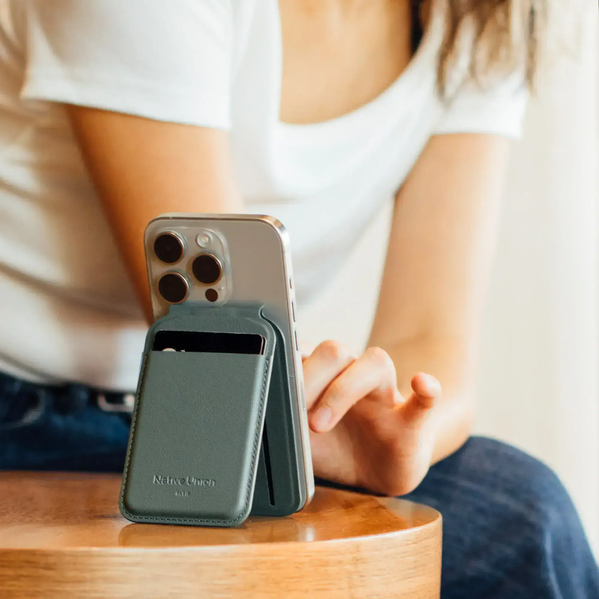 Гаманець для карток з підставкою для телефона Native Union Active Wallet Stand Magnetic Lemon (ACT-LMO-WAL)