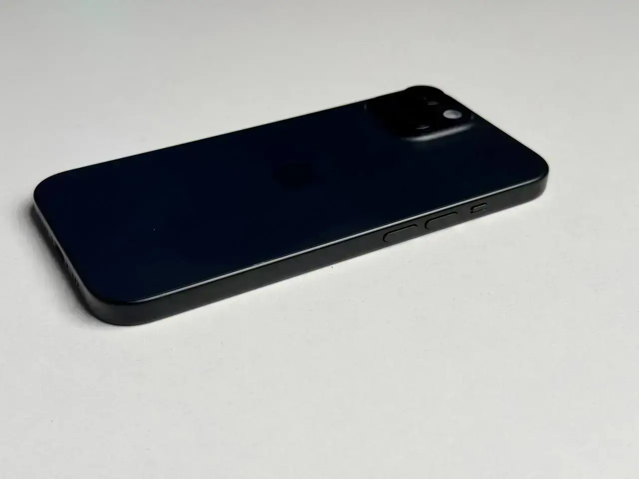 ВЕТРИННЫЙ Apple iPhone 15 128GB Black eSim (MTLV3) - Состояние: хороший | Аккумулятор: 100% | Комплект: iPhone | Гарантія: 3 мес.