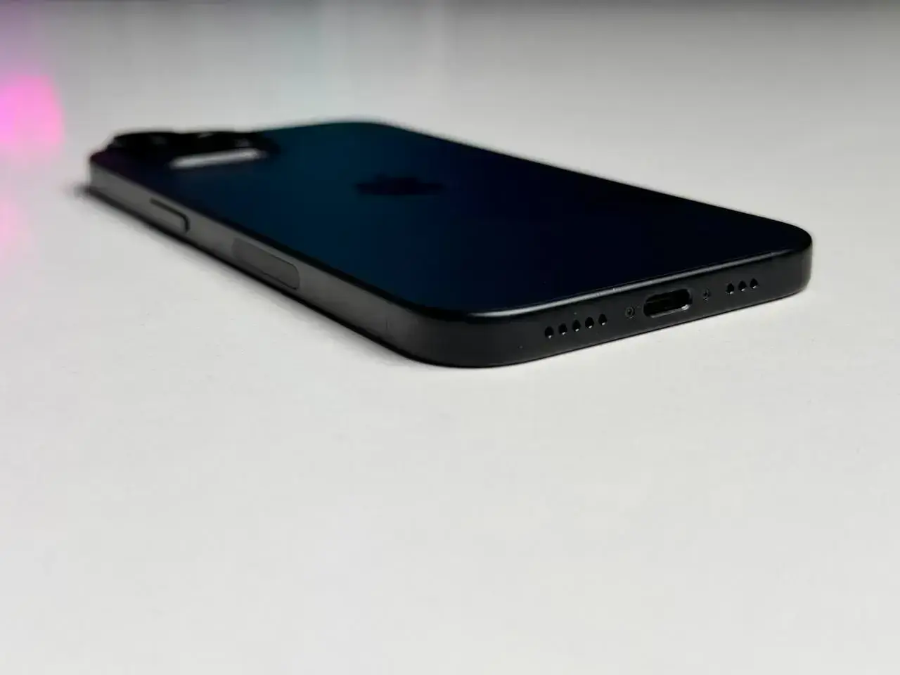 ВЕТРИННЫЙ Apple iPhone 15 128GB Black eSim (MTLV3) - Состояние: хороший | Аккумулятор: 100% | Комплект: iPhone | Гарантія: 3 мес.