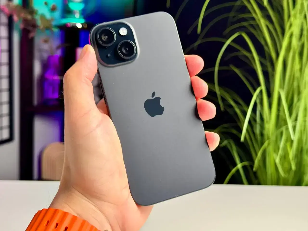 ВЕТРИННЫЙ Apple iPhone 15 128GB Black eSim (MTLV3) - Состояние: хороший | Аккумулятор: 100% | Комплект: iPhone | Гарантія: 3 мес.