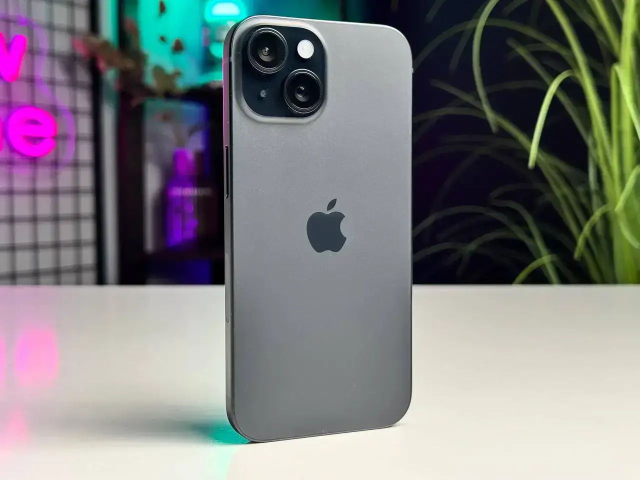 ВЕТРИННЫЙ Apple iPhone 15 128GB Black eSim (MTLV3) - Состояние: хороший | Аккумулятор: 100% | Комплект: iPhone | Гарантія: 3 мес.