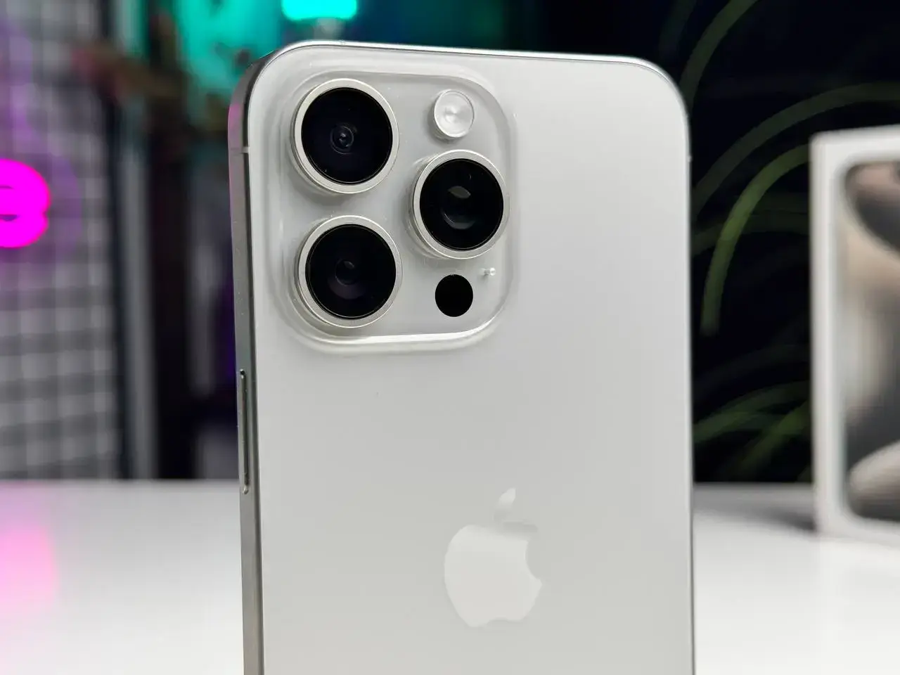 ВЖИВНИЙ Apple iPhone 15 Pro Max 1TB Natural Titanium (MU7J3) - Стан: ідеальний | Акумулятор: 97% | Комплект: повний | Гарантія: 3 міс.