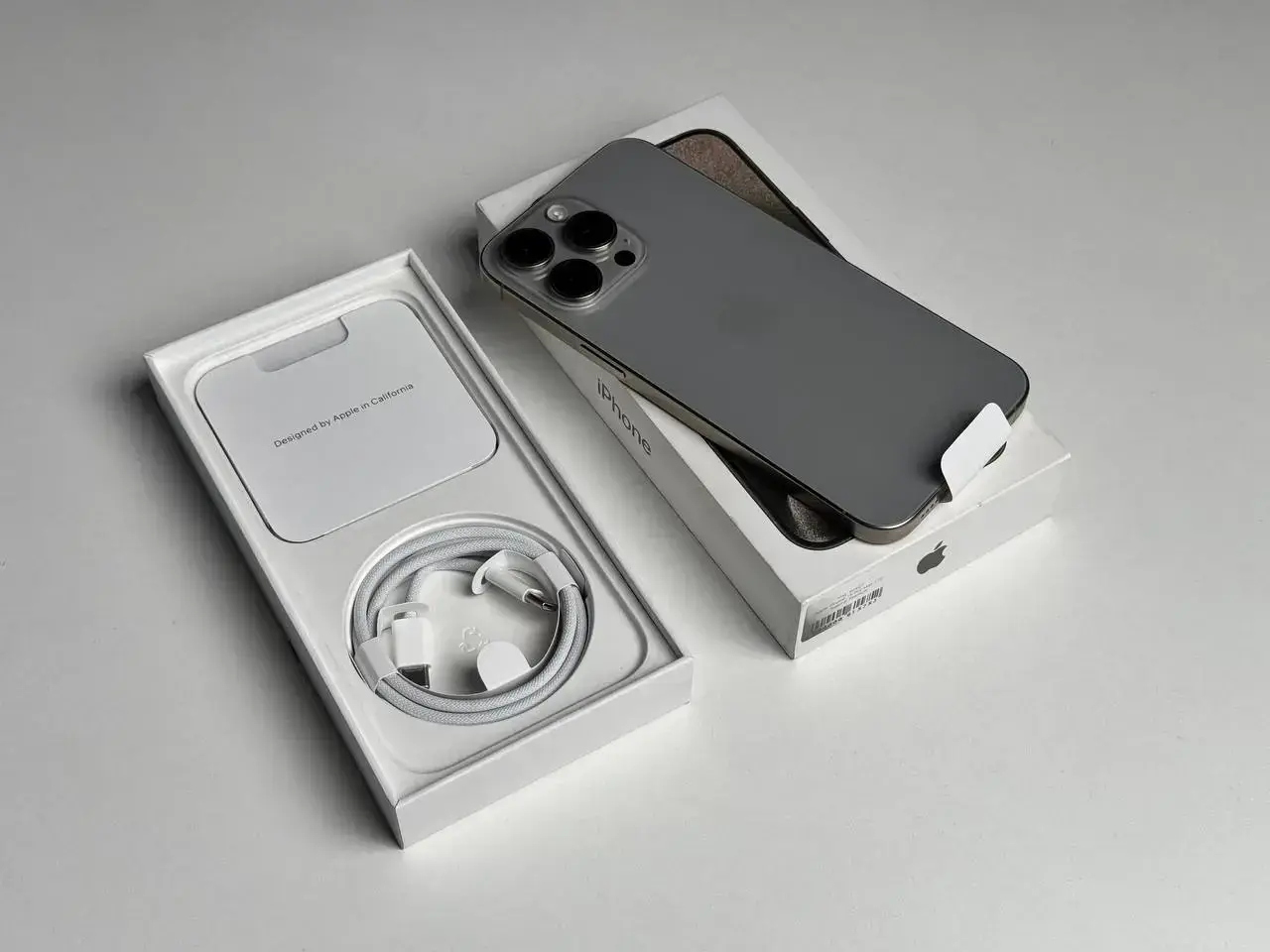 ВЖИВНИЙ Apple iPhone 15 Pro Max 1TB Natural Titanium (MU7J3) - Стан: ідеальний | Акумулятор: 97% | Комплект: повний | Гарантія: 3 міс.