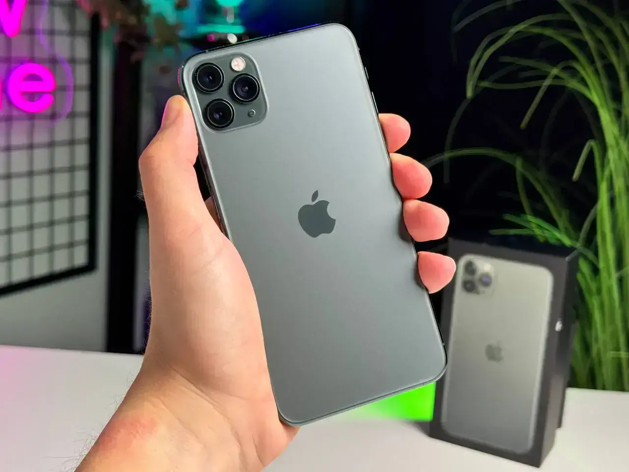 ВЖИВАНИЙ Apple iPhone 11 Pro Max 64GB Midnight Green (MWH22) - Стан: гарний | Акумулятор: 100% | Комплектація: коробка | Гарантія: 1 міс.
