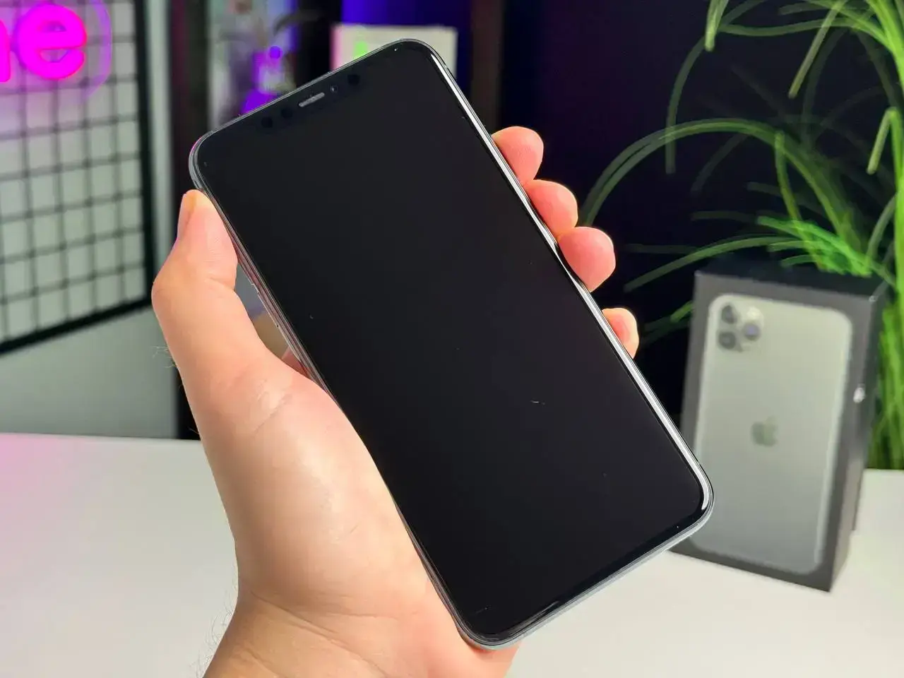 ВЖИВАНИЙ Apple iPhone 11 Pro Max 64GB Midnight Green (MWH22) - Стан: гарний | Акумулятор: 100% | Комплектація: коробка | Гарантія: 1 міс.
