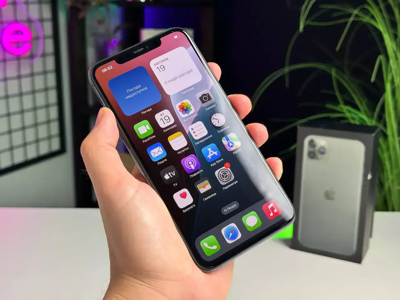 ВЖИВАНИЙ Apple iPhone 11 Pro Max 64GB Midnight Green (MWH22) - Стан: гарний | Акумулятор: 100% | Комплектація: коробка | Гарантія: 1 міс.