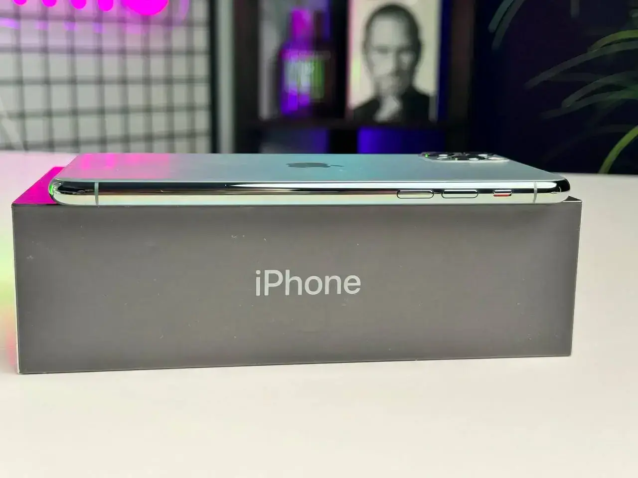ВЖИВАНИЙ Apple iPhone 11 Pro Max 64GB Midnight Green (MWH22) - Стан: гарний | Акумулятор: 100% | Комплектація: коробка | Гарантія: 1 міс.