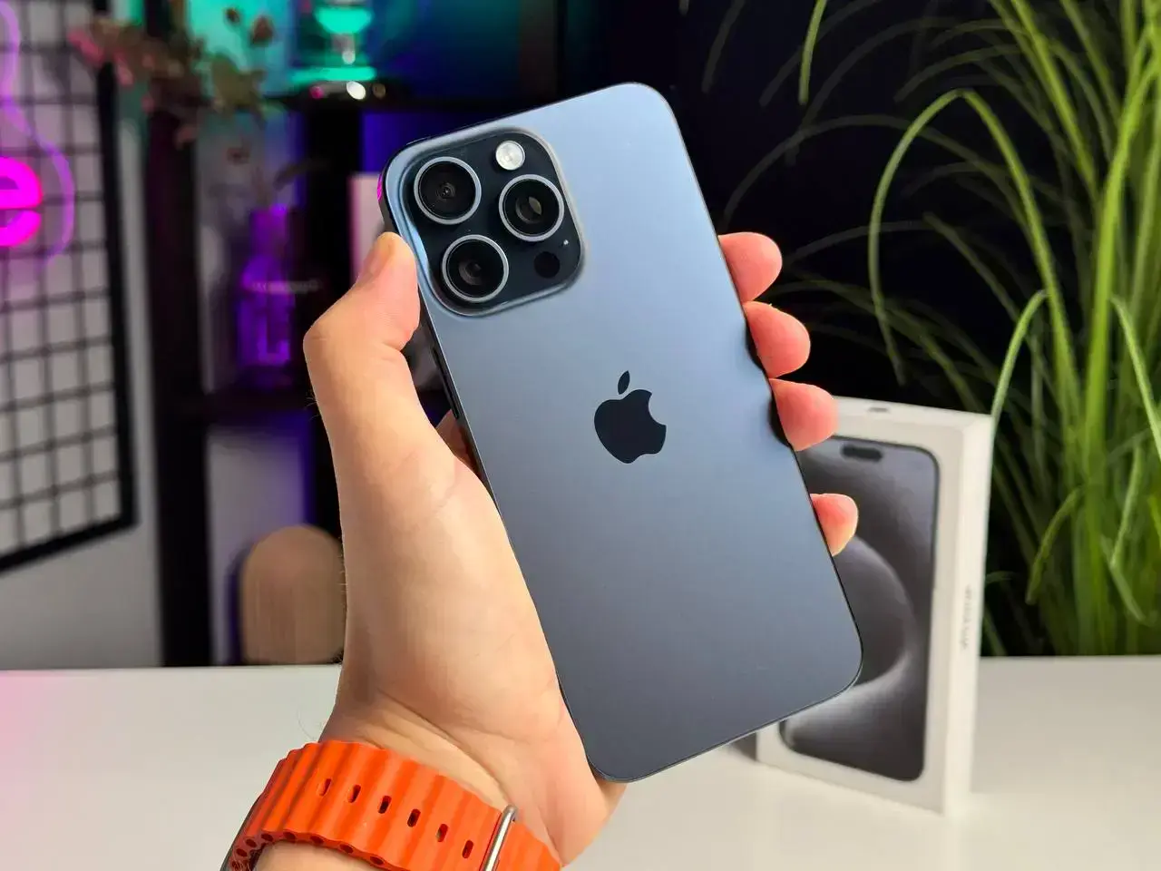 ВЖИВАНИЙ Apple iPhone 15 Pro Max 1TB Blue Titanium (MU7K3) - Стан: гарний | Акумулятор: 92% | Комплектація: повний | Гарантія: 1 міс.