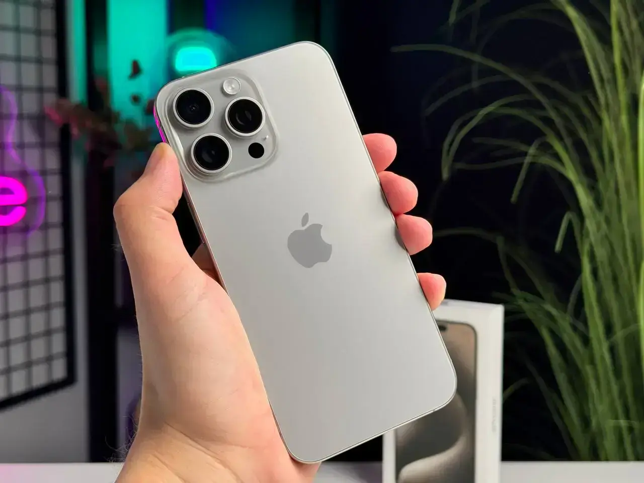 ВЖИВАНИЙ Apple iPhone 15 Pro Max 512GB Natural Titanium (MU7E3) - Стан: гарний | Акумулятор: 88% | Комплектація: повний