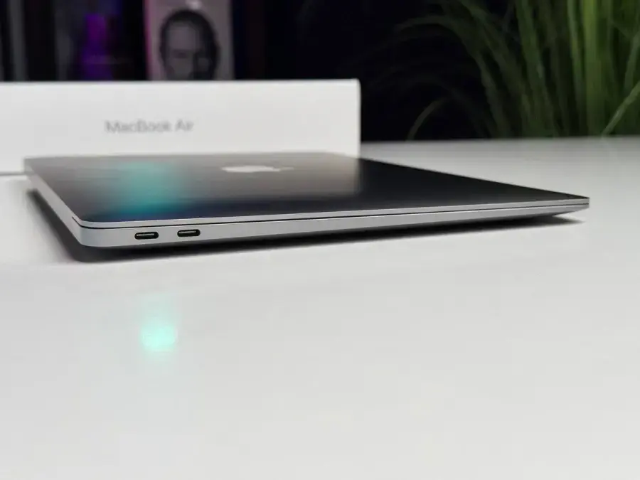 ВЖИВАНИЙ MacBook Air 13" Space Gray 2020 (MWTJ2) - Стан: гарний | Акумулятор: 79% | Комплектація: повний | Гарантія: 3 міс.