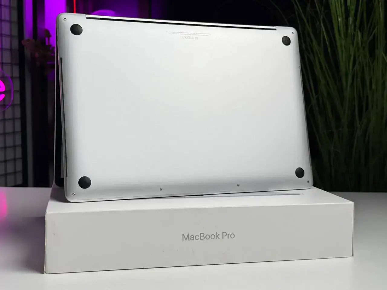ВЖИВАНИЙ MacBook Pro 15" Silver (MR962) 2018 - Стан: гарний | Акумулятор: 79% | Комплектація: повний | Гарантія: 1 міс.