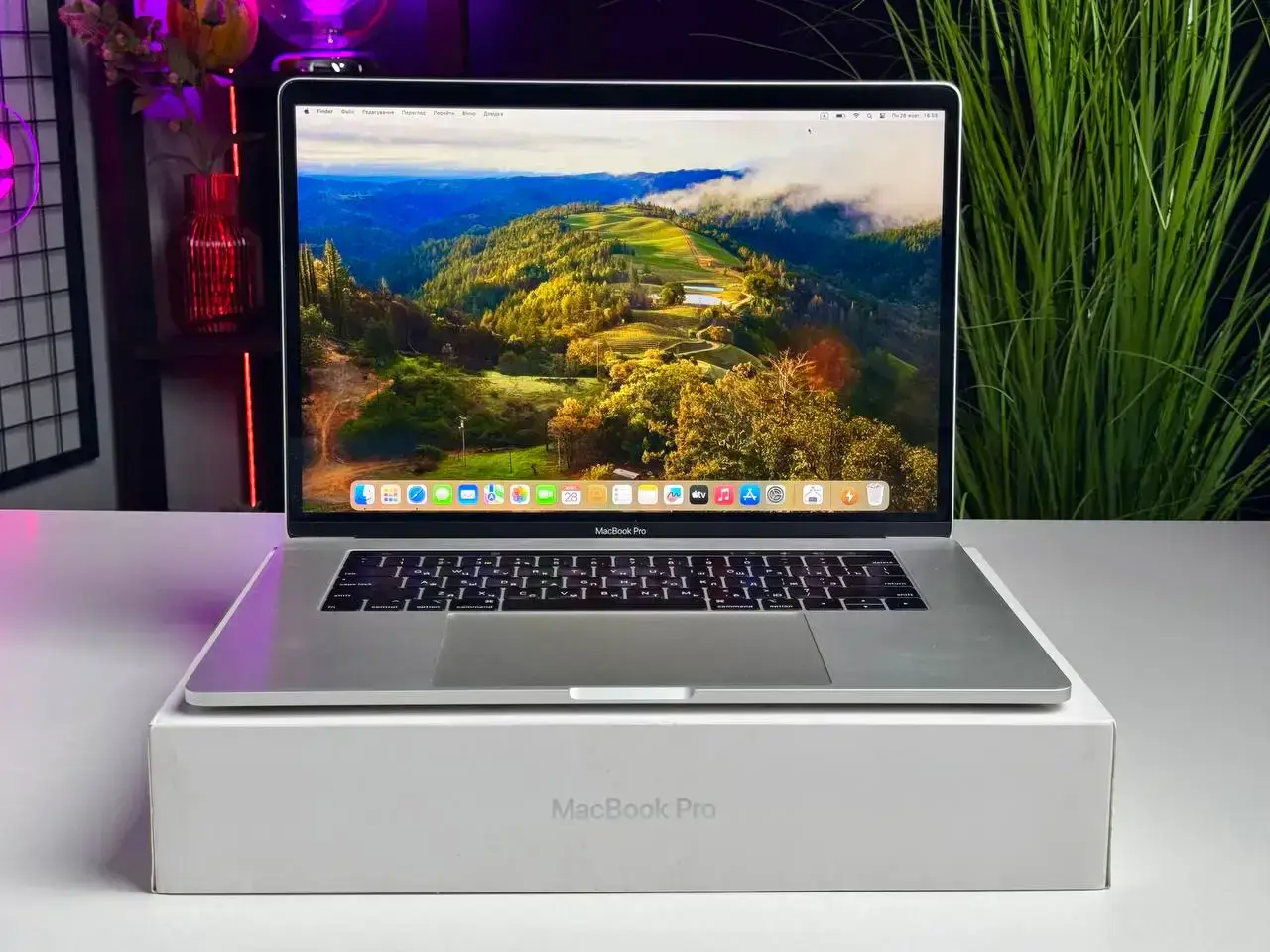 Б/У MacBook Pro 15" Silver (MR962) 2018 - Состояние: хороший | Аккумулятор: 79% | Комплектация: полный | Гарантія: 1 мес.