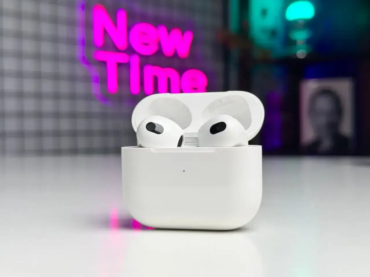 ВІТРИННІ Навушники Apple AirPods 3 with Lightning Charging Case (MPNY3) - Стан: гарний | Акумулятор: 100% | Комплектація: повний | Гарантія: 1 міс.