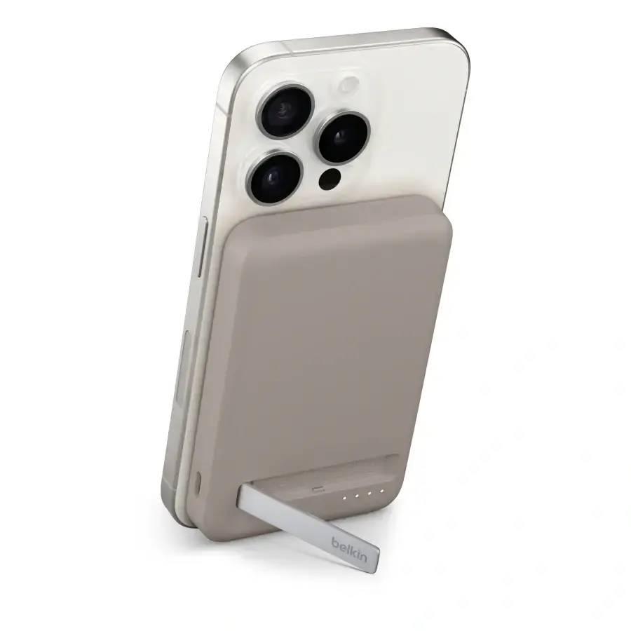Портативний зарядний пристрій [Power Bank] з MagSafe та підставкою Belkin BoostCharge Pro Magnetic Charging Power Bank MagSafe 5K Qi2 15W - Sand (BPD006jqSD-APL, HRX42)