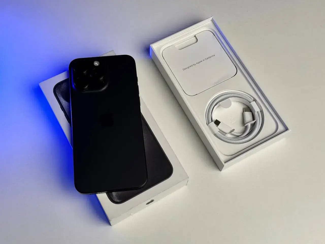 ВІТРИННИЙ Apple iPhone 15 Pro Max 256GB Black Titanium (MU773) - Стан: ідеальний | Акумулятор: 100% [13 циклів] | Комплектація: повний | Гарантія: 6 міс.