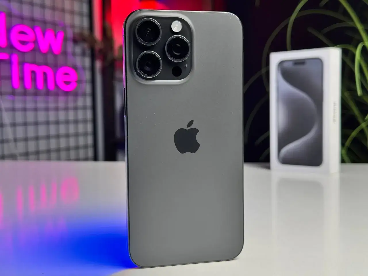 Витринный Apple iPhone 15 Pro Max 256GB Black Titanium (MU773) - Состояние: идеальный | Аккумулятор: 100% | Комплектация: полный | Гарантія: 6 мес.