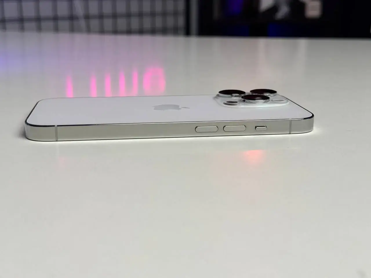 ВЖИВАНИЙ Apple iPhone 14 Pro 256GB Silver eSim (MQ0X3) - Стан: гарний, подряпини на екрані | Акумулятор: 88% | Комплектація: iPhone | Гарантія: 3 міс.