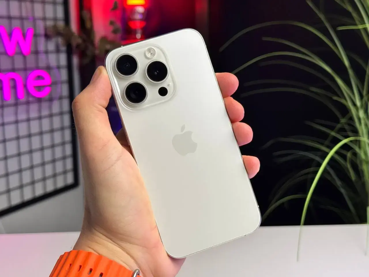 ВЖИВАНИЙ Apple iPhone 15 Pro 128GB White Titanium eSim (MTQN3) - Стан: гарний | Акумулятор: 100% | Комплектація: iPhone | Гарантія: 1 міс.