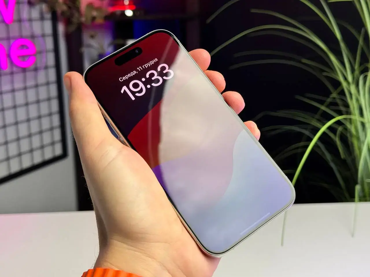 ВЖИВАНИЙ Apple iPhone 15 Pro 128GB White Titanium eSim (MTQN3) - Стан: гарний | Акумулятор: 100% | Комплектація: iPhone | Гарантія: 1 міс.