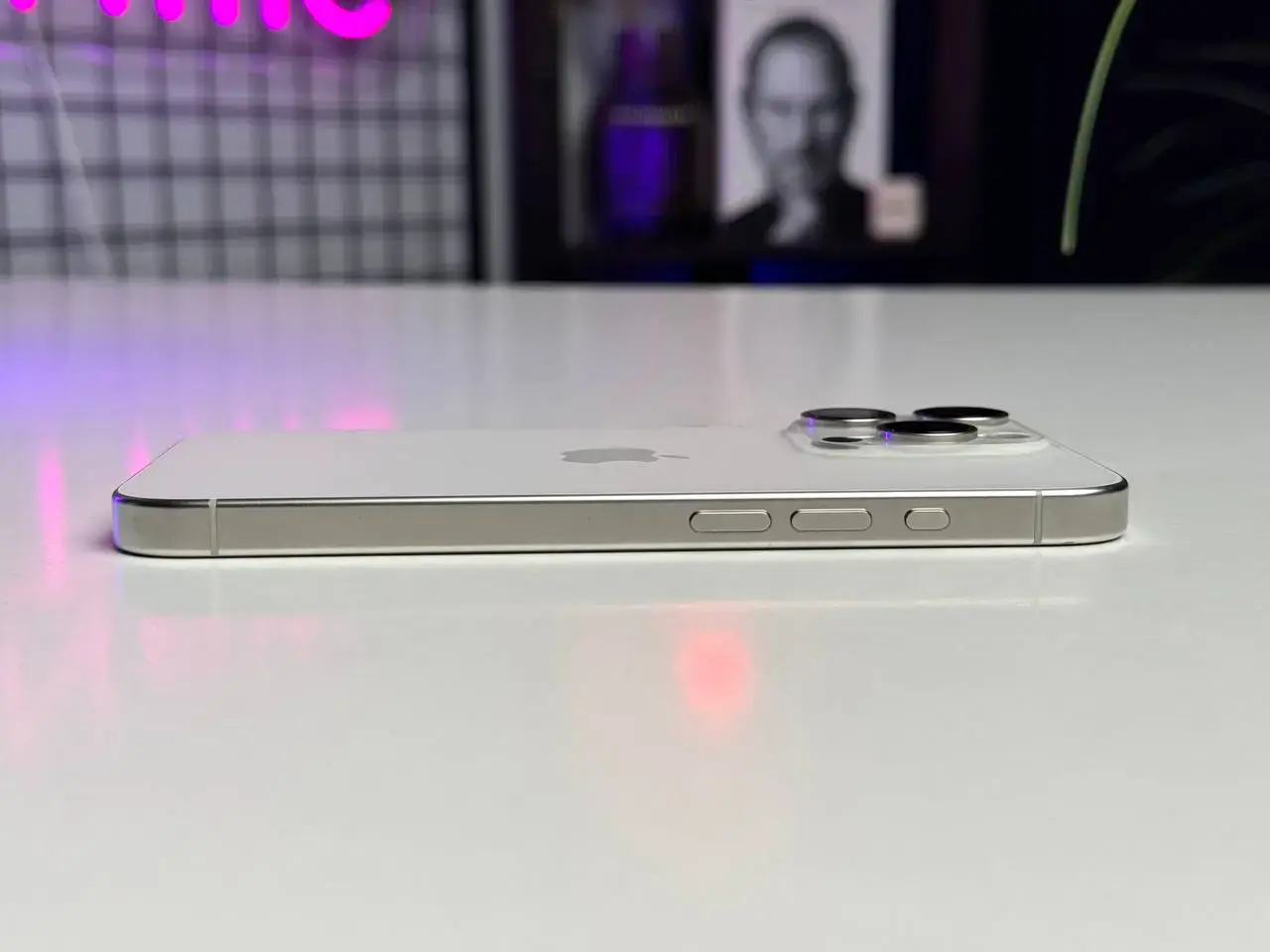 ВЖИВАНИЙ Apple iPhone 15 Pro 128GB White Titanium eSim (MTQN3) - Стан: гарний | Акумулятор: 100% | Комплектація: iPhone | Гарантія: 1 міс.