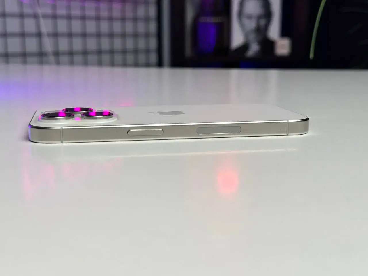 ВЖИВАНИЙ Apple iPhone 15 Pro 128GB White Titanium eSim (MTQN3) - Стан: гарний | Акумулятор: 100% | Комплектація: iPhone | Гарантія: 1 міс.