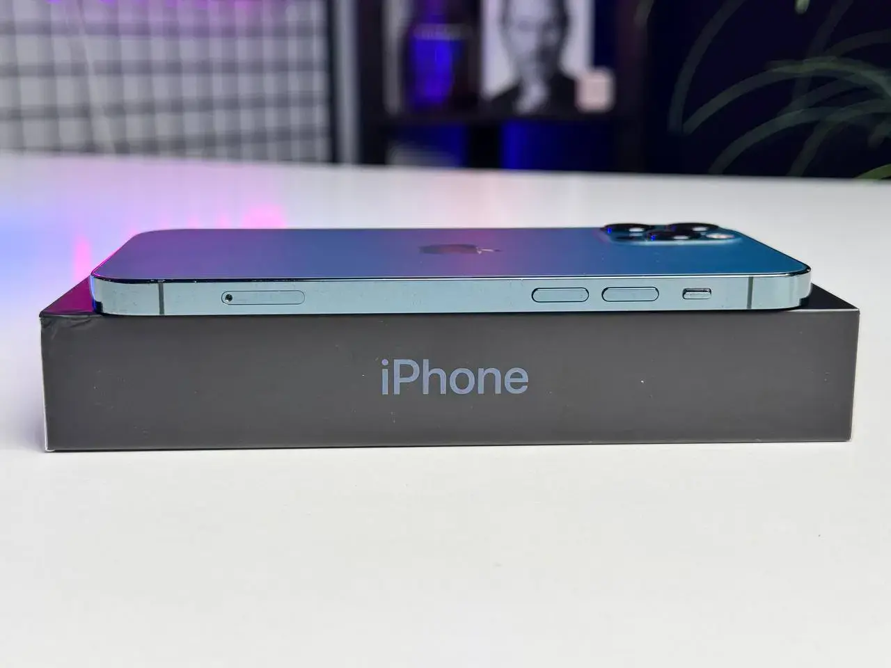 ВЖИВАНИЙ Apple iPhone 12 Pro 256GB Pacific Blue (MGLW3, MGMT3) - Стан: гарний | Акумулятор: 100% | Комплектація: повний | Гарантія: 1 міс.
