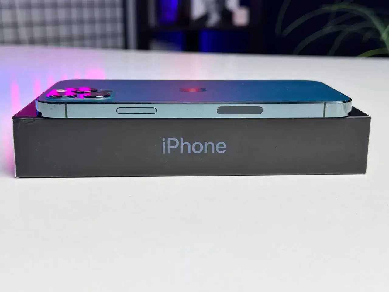 ВЖИВАНИЙ Apple iPhone 12 Pro 256GB Pacific Blue (MGLW3, MGMT3) - Стан: гарний | Акумулятор: 100% | Комплектація: повний | Гарантія: 1 міс.