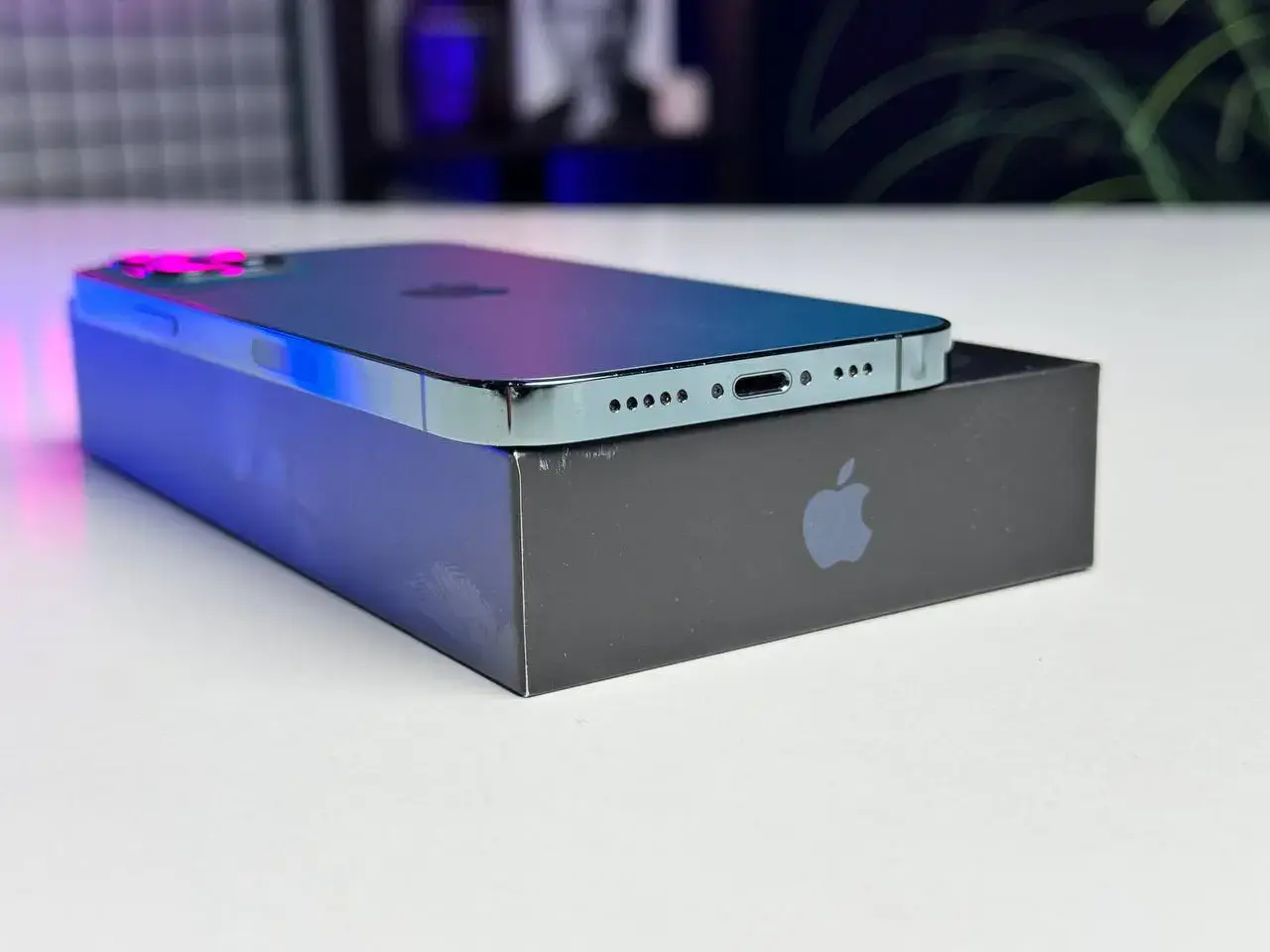 ВЖИВАНИЙ Apple iPhone 12 Pro 256GB Pacific Blue (MGLW3, MGMT3) - Стан: гарний | Акумулятор: 100% | Комплектація: повний | Гарантія: 1 міс.
