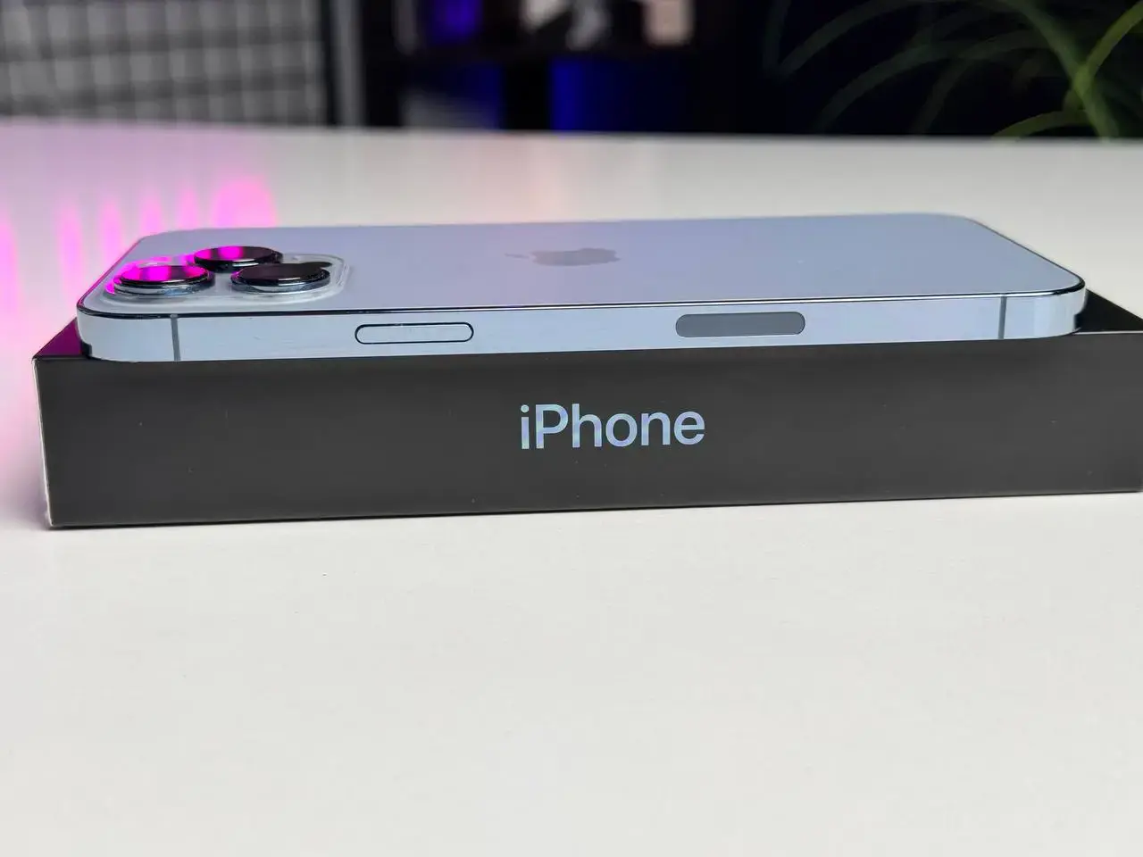 ВЖИВАНИЙ Apple iPhone 13 Pro Max 256GB Sierra Blue (MLKV3, MLLE3) - Стан: гарний | Акумулятор: 100% | Комплектація: повний | Гарантія: 1 міс.