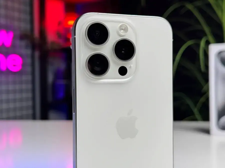 ВЖИВАНИЙ Apple iPhone 15 Pro 1TB White Titanium (MTVD3) - Стан: ідеальний | Акумулятор: 90% | Комплектація: повний | Гарантія: 1 міс.