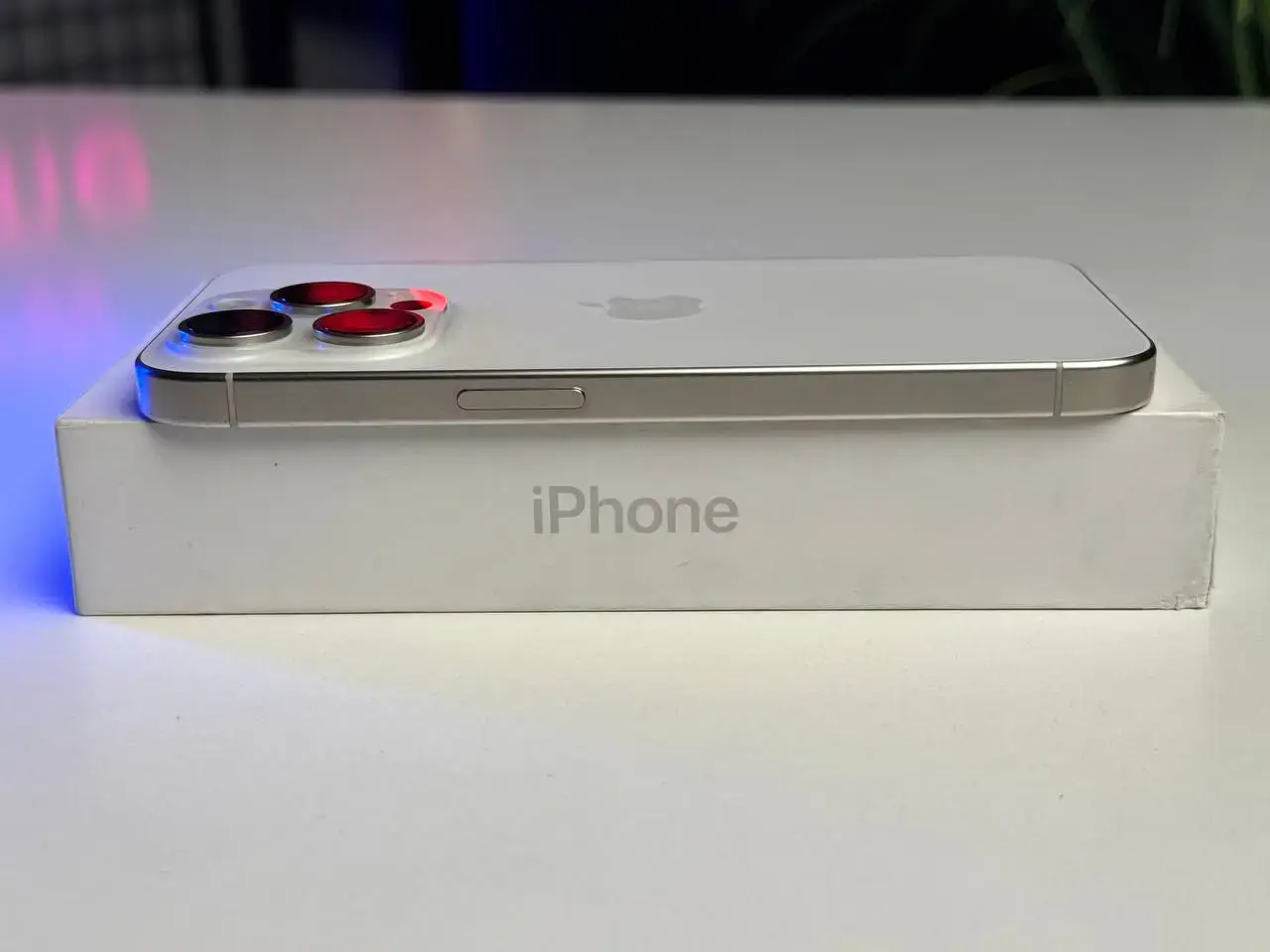 ВЖИВАНИЙ Apple iPhone 15 Pro 1TB White Titanium (MTVD3) - Стан: ідеальний | Акумулятор: 90% | Комплектація: повний | Гарантія: 1 міс.