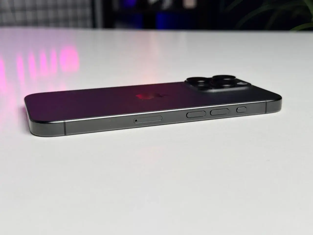 ВЖИВАНИЙ Apple iPhone 15 Pro 256GB Black Titanium (MTV13) - Стан: гарний | Акумулятор: 96% | Комплектація: iPhone | Гарантія: 1 міс.