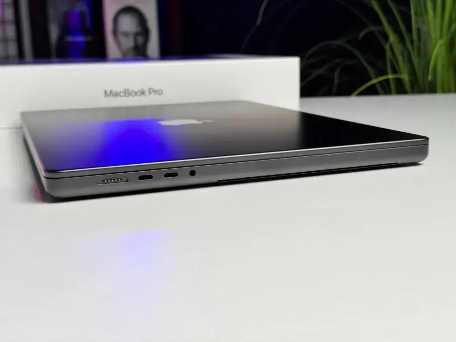 ВЖИВАНИЙ MacBook Pro 16" M3 Pro/18GB/512GB Space Black 2023 (MRW13) - US English - Стан: ідеальний | Акумулятор: 100% | Комплектація: повний | Гарантія: 1 міс.