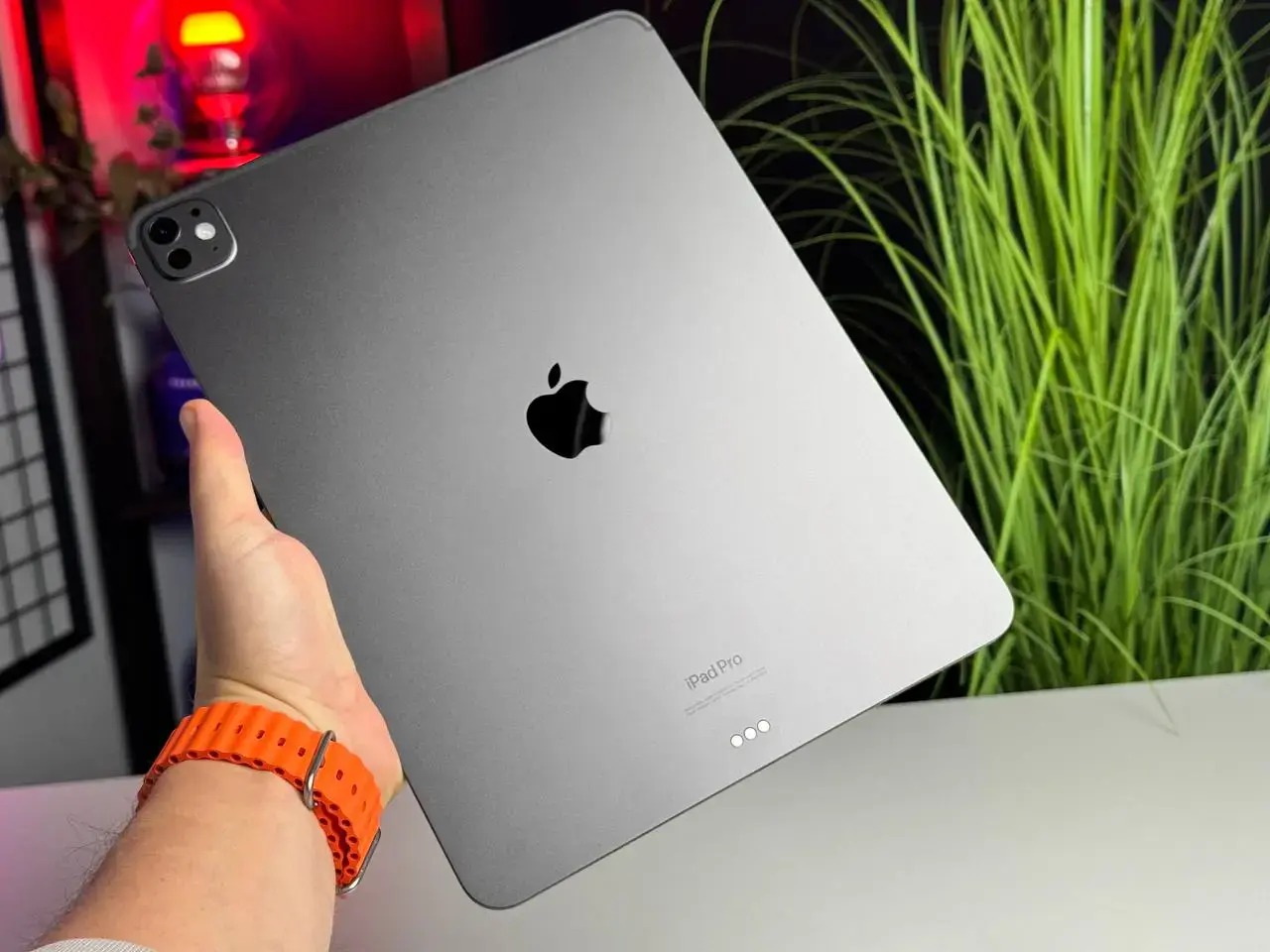 Витринный Apple iPad Pro 13" M4 2024 Wi-Fi 256GB with Standard glass - Space Black (MVX23) - Состояние: хороший | Аккумулятор: 100% | Комплектация: кабель | Гарантія: 6 мес.