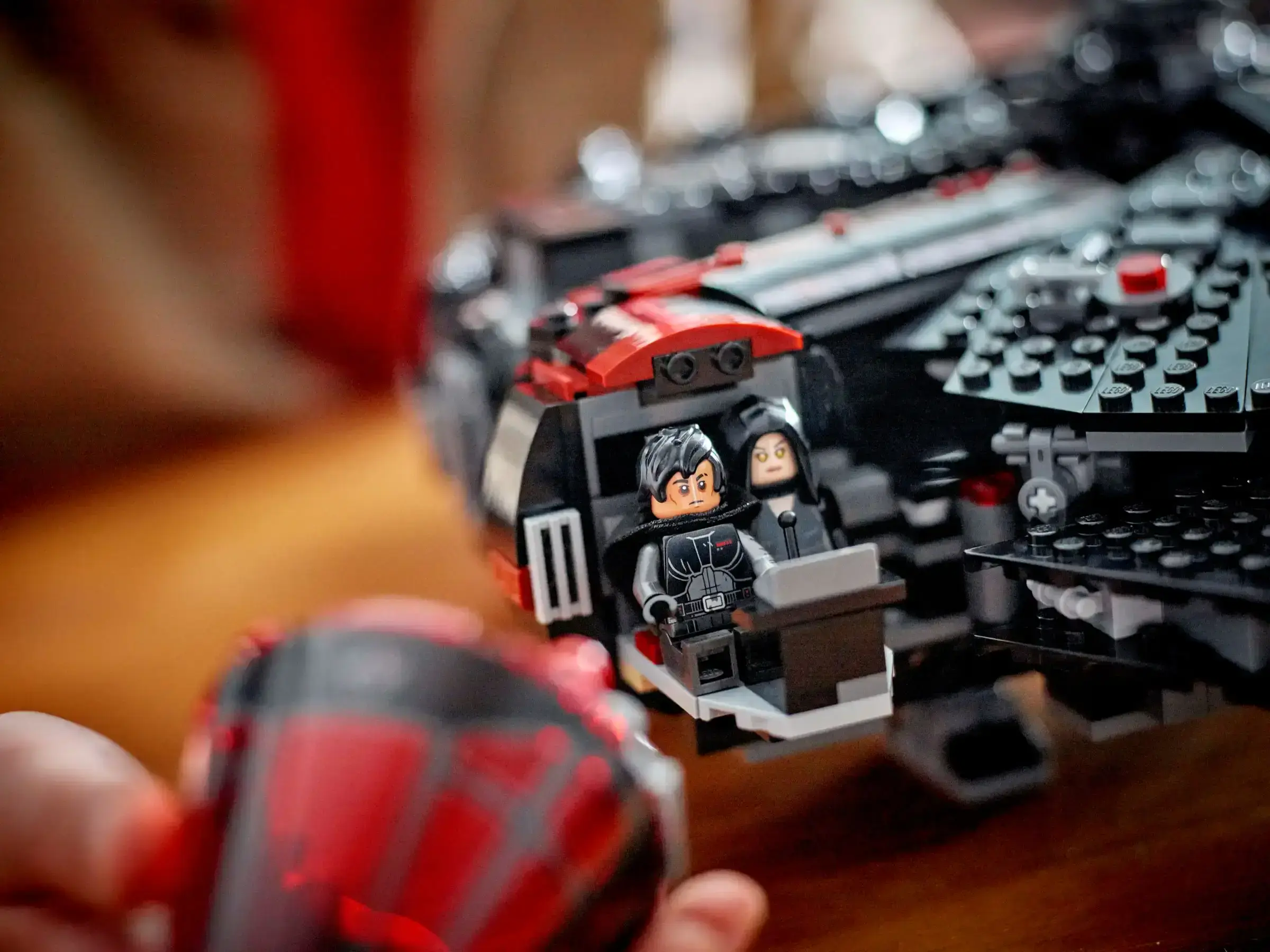 Блоковий конструктор LEGO Star Wars Темний сокіл (75389)
