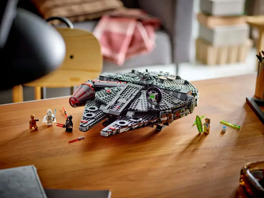 Блоковий конструктор LEGO Star Wars Темний сокіл (75389)